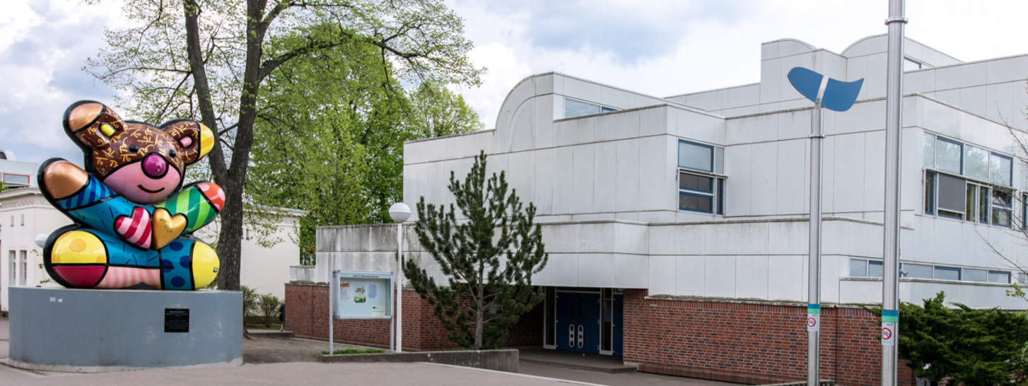 Aussenansicht John F. Kennedy Schule in Berlin